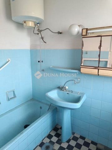 Eladó családi ház, Budapesten, III. kerületben 295 M Ft