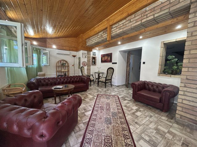 Eladó családi ház, Kaposváron 333 M Ft, 10+1 szobás