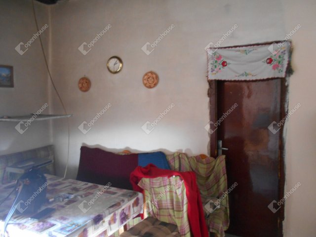 Eladó családi ház, Bezeréden 6.5 M Ft, 1 szobás