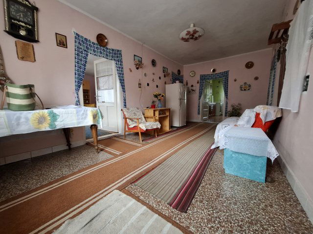 Eladó családi ház, Szirmabesenyőn, Bacsó Béla utcában