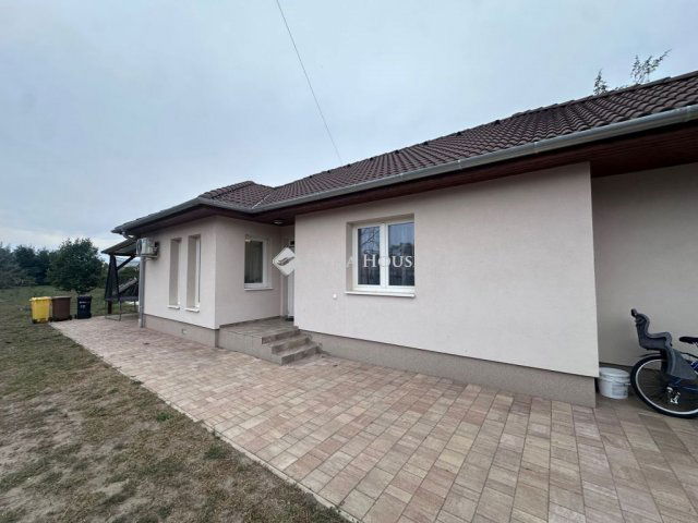 Eladó családi ház, Sándorfalván, Tisza utcában 90 M Ft