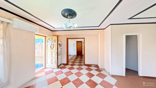 Eladó családi ház, Pécsett 165 M Ft, 7+2 szobás