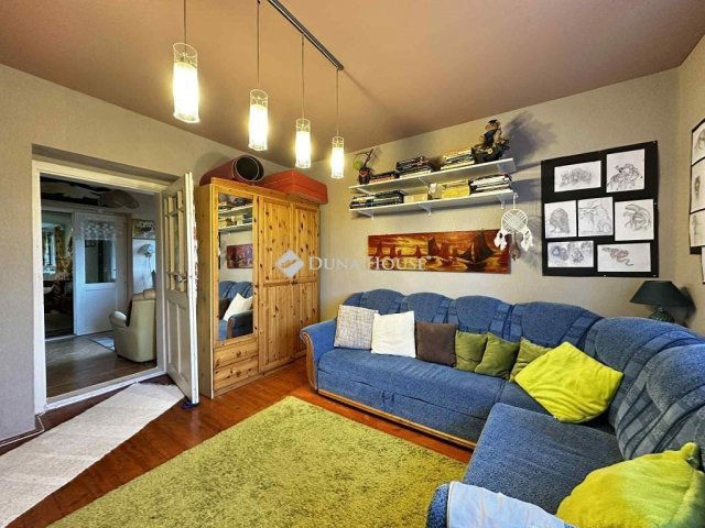 Eladó családi ház, Újiregen 30 M Ft, 4 szobás