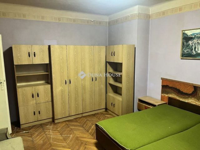 Eladó téglalakás, Pécsett 20.9 M Ft, 1 szobás