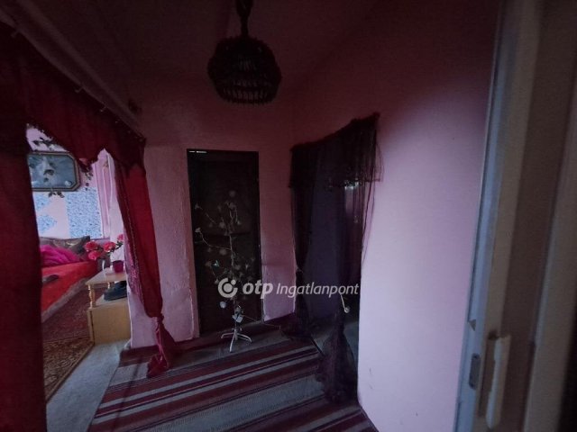 Eladó családi ház, Makón 8.9 M Ft, 2 szobás