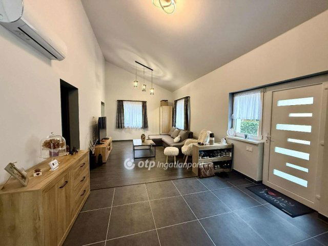 Eladó családi ház, Szigetszentmiklóson 94.9 M Ft, 2+2 szobás