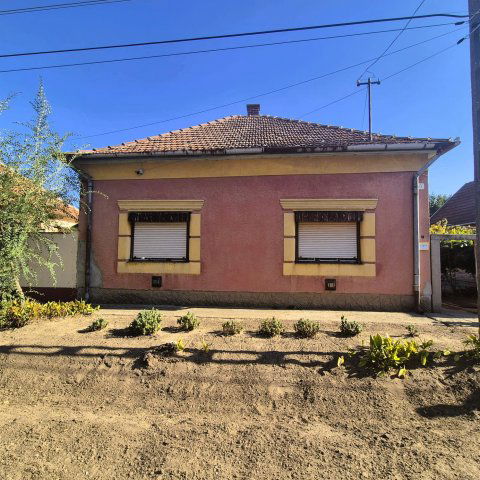 Eladó családi ház, Kunszálláson 28 M Ft, 3 szobás