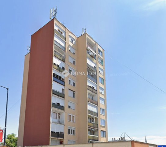 Eladó panellakás, Hatvanban 40 M Ft, 2 szobás