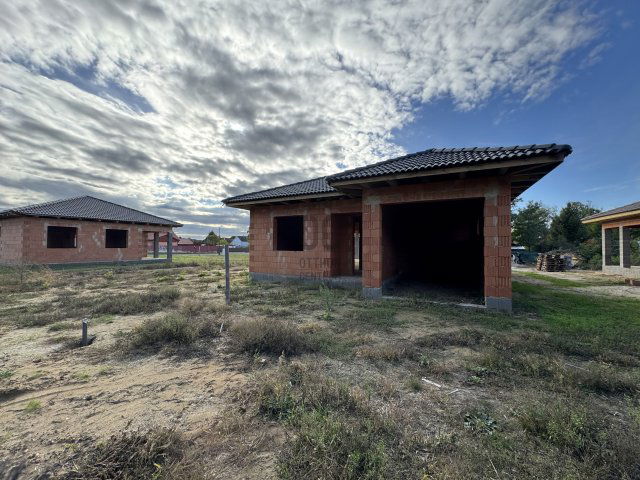 Eladó családi ház, Nyíregyházán 34.8 M Ft, 3 szobás