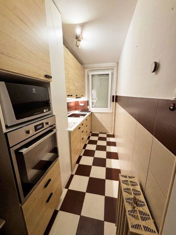 Eladó panellakás, III. kerületben, Hollós Korvin Lajos utcában