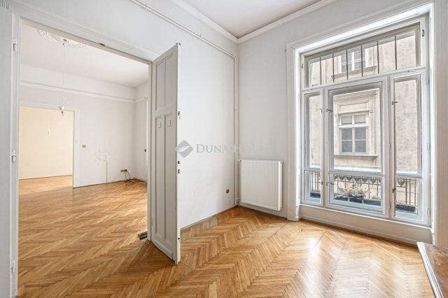 Eladó téglalakás, Budapesten, V. kerületben 219.9 M Ft, 4 szobás