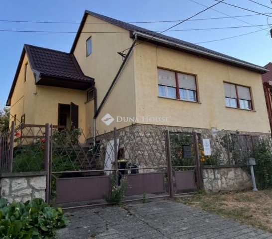 Eladó családi ház, Lábatlanon 59.99 M Ft, 3 szobás
