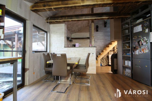 Eladó nyaraló, Pomázon 75 M Ft, 3 szobás / költözzbe.hu