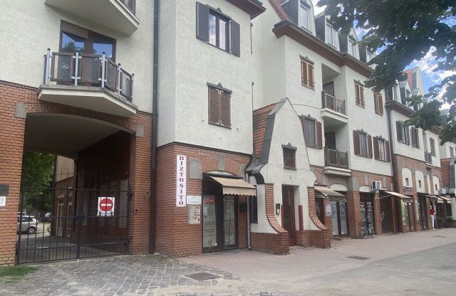 Eladó üzlethelyiség, Kiskunhalason 0.08 M Ft, 1 szobás