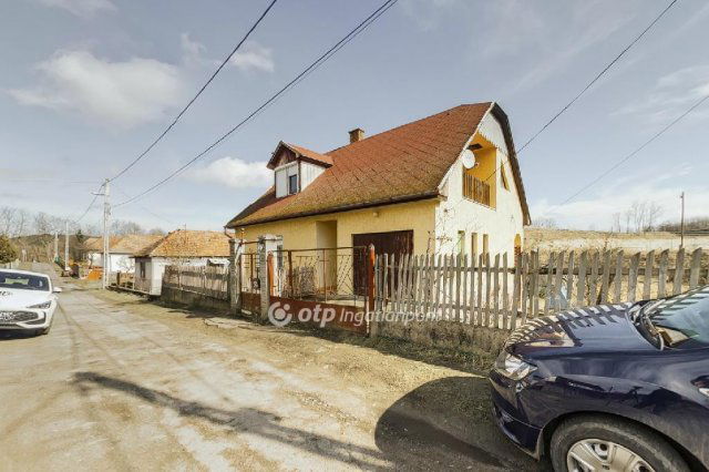 Eladó családi ház, Cereden 16.5 M Ft, 4 szobás
