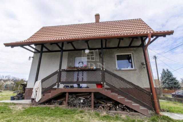 Eladó családi ház, Turán 31.99 M Ft, 2+2 szobás