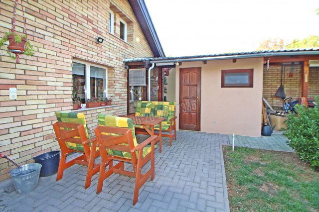 Eladó téglalakás, Ráckevén 72.5 M Ft, 5 szobás