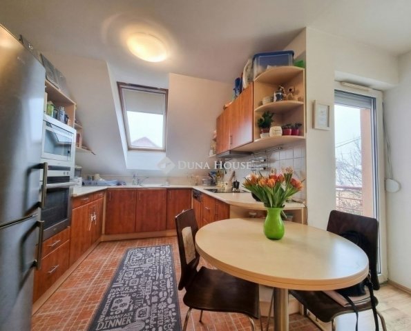 Eladó téglalakás, Szigetszentmiklóson 64.9 M Ft, 3 szobás