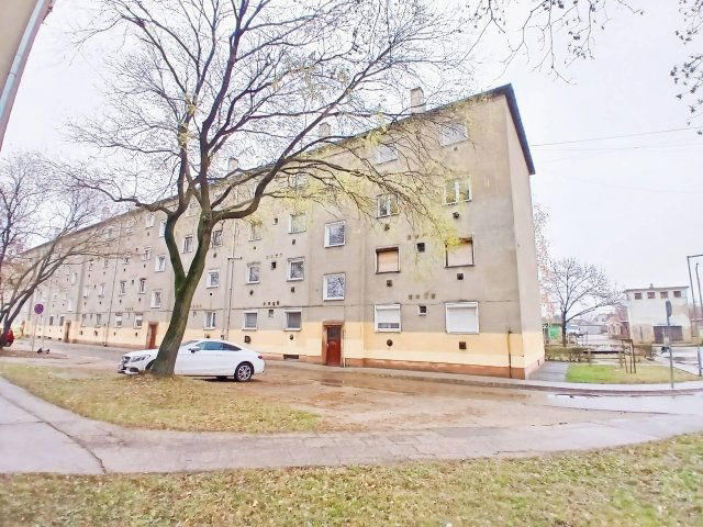 Eladó téglalakás, Szigetszentmiklóson 59.9 M Ft, 3 szobás