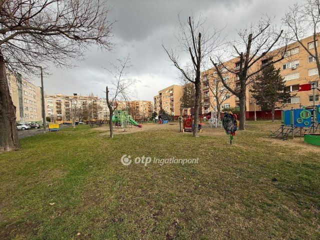 Eladó panellakás, Kecskeméten 52.9 M Ft, 1+2 szobás