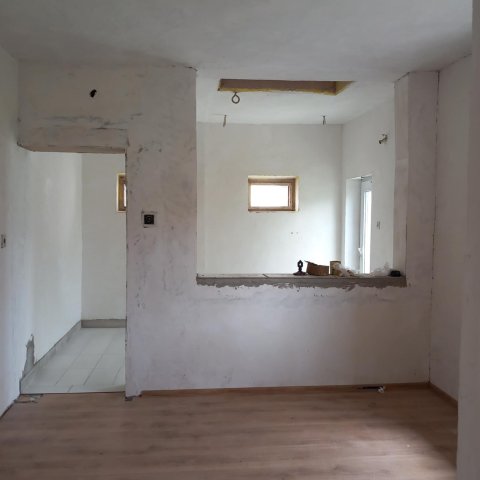 Eladó családi ház, Jászkisérén 8.5 M Ft, 2 szobás