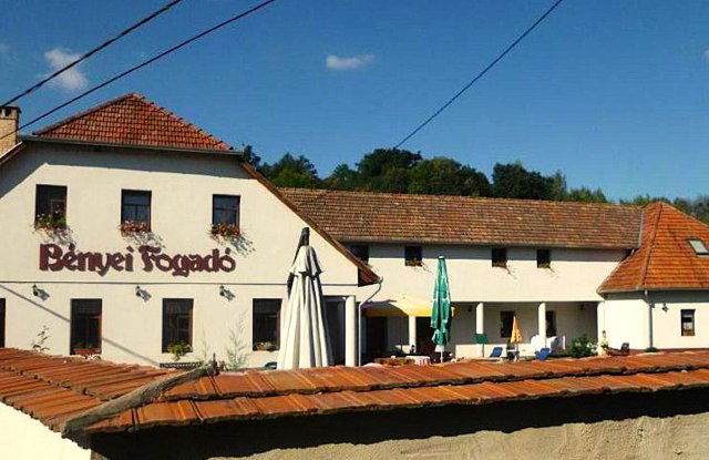 Eladó üzlethelyiség, Erdőbényén 143 M Ft, 15 szobás