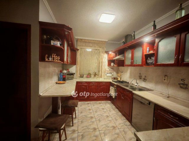 Eladó családi ház, Tápiószentmártonon 110 M Ft, 2+3 szobás