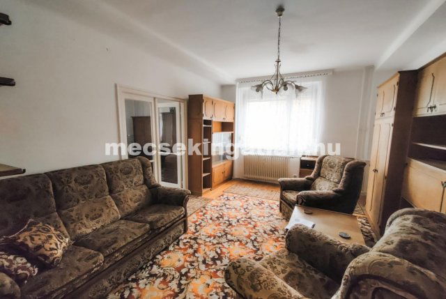 Kiadó téglalakás, albérlet, Pécsett 140 E Ft / hó, 2 szobás