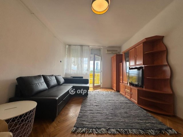 Eladó panellakás, Tiszafüreden 32 M Ft, 2 szobás