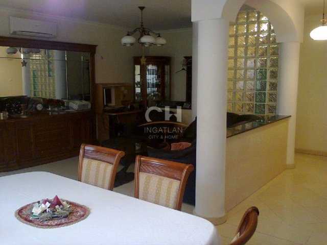 Eladó családi ház, Székesfehérvárott 198 M Ft, 5 szobás