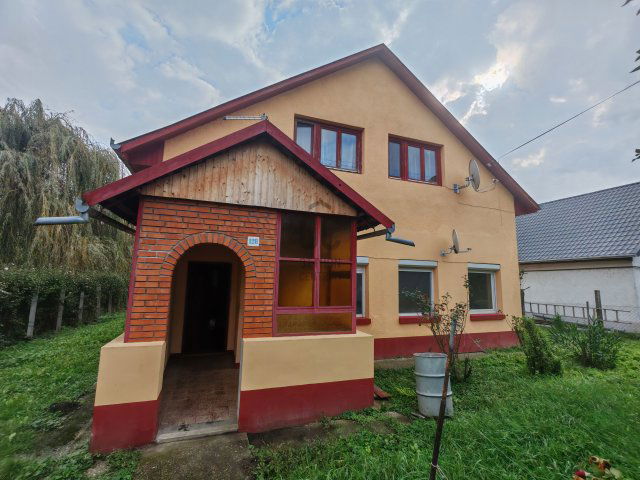 Eladó családi ház, Fonyódon 79.9 M Ft, 7 szobás