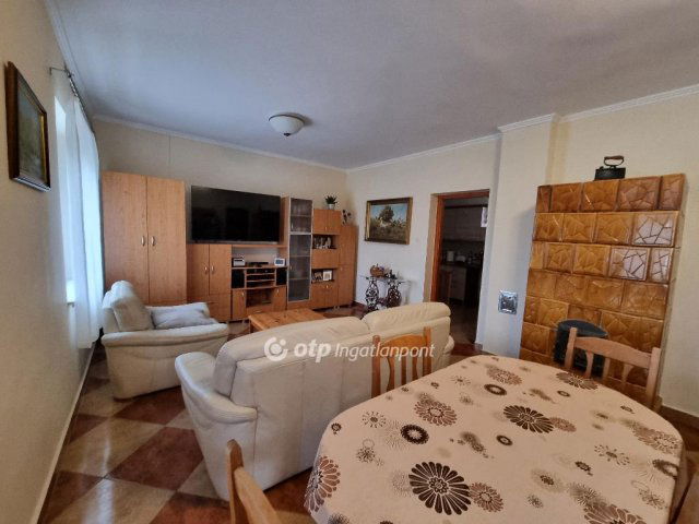 Eladó családi ház, Nemesszalókon 49.9 M Ft, 6 szobás