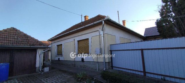 Eladó családi ház, Jászberényben 33 M Ft, 2+1 szobás