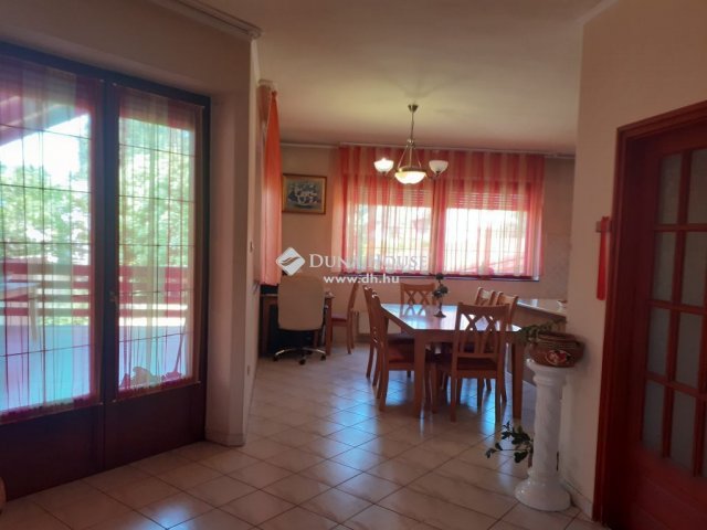 Eladó nyaraló, Debrecenben 550 M Ft, 16 szobás