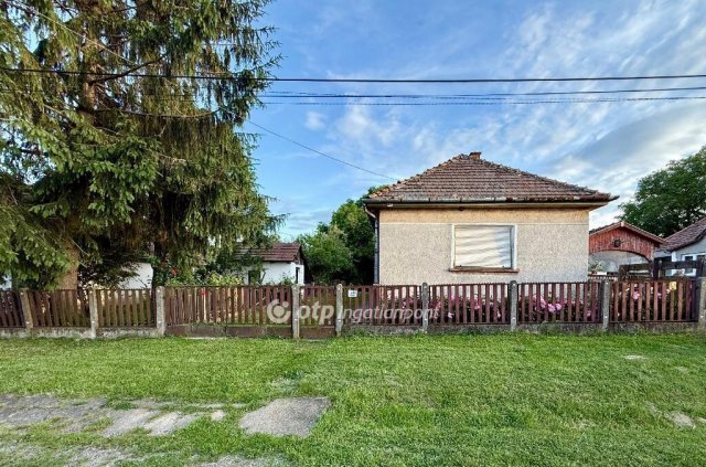 Eladó családi ház, Mérán 13.9 M Ft, 2+1 szobás