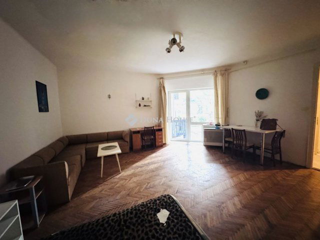 Eladó téglalakás, Pécsett, János utcában 34.5 M Ft, 1 szobás