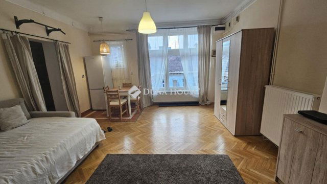 Eladó téglalakás, Budapesten, VI. kerületben 59 M Ft, 1 szobás