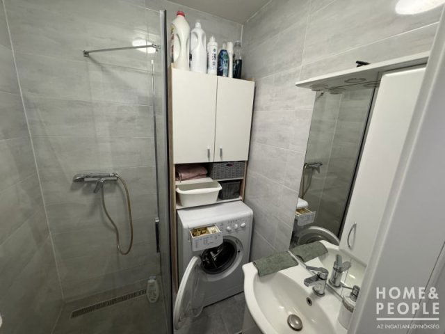 Eladó téglalakás, Szegeden 65 M Ft, 2+1 szobás