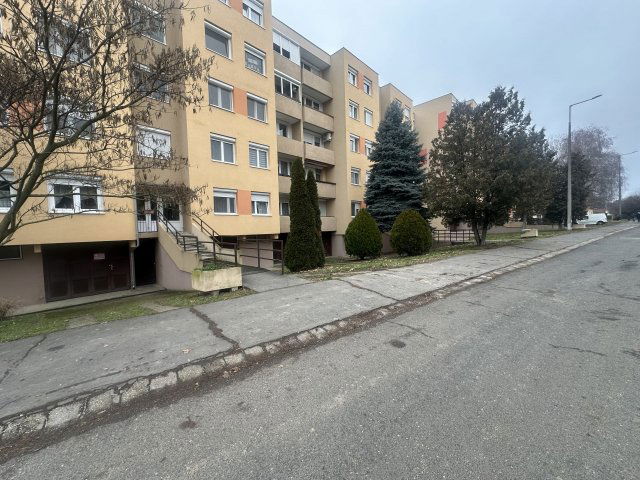 Eladó panellakás, Keszthelyen 44.9 M Ft, 2 szobás