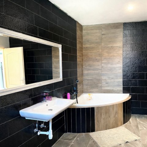 Eladó családi ház, Cegléden 99.9 M Ft, 4 szobás