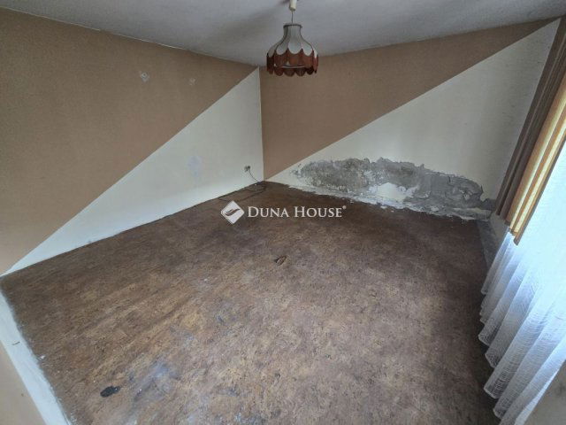 Eladó családi ház, Székesfehérvárott 35 M Ft, 1 szobás