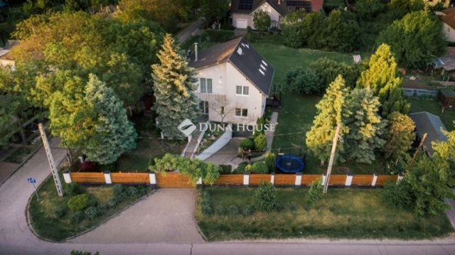 Eladó családi ház, Biatorbágyon 205 M Ft, 6 szobás