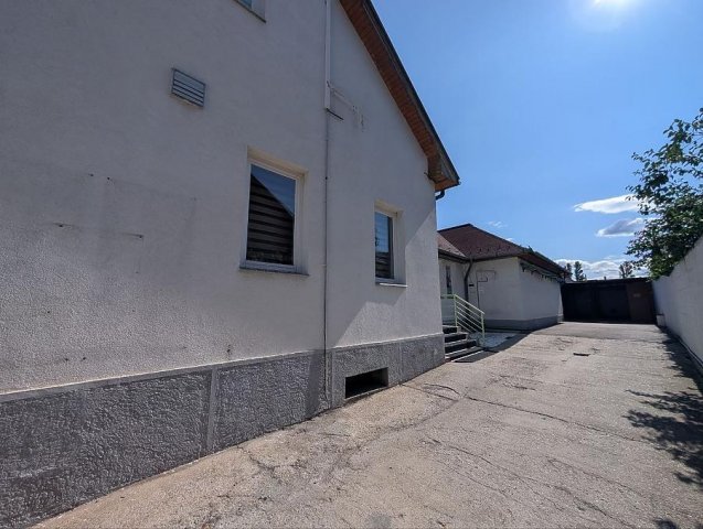 Kiadó ipari ingatlan, Budapesten, IV. kerületben 700 E Ft / hó