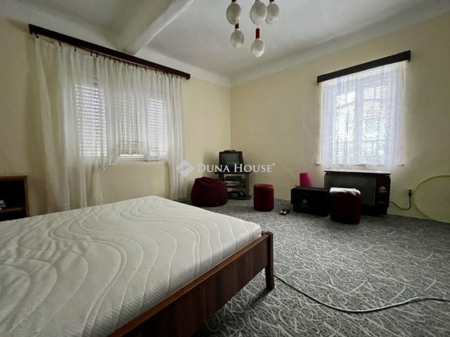 Eladó családi ház, Véménden 26.4 M Ft, 4 szobás