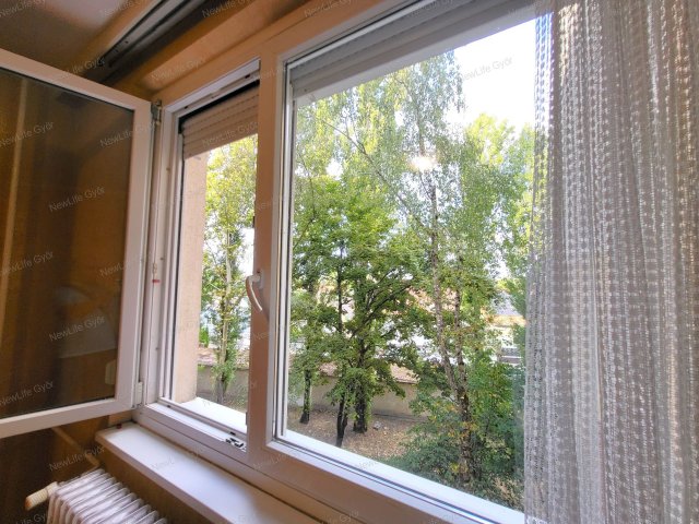 Eladó panellakás, Győrött 41.8 M Ft, 2 szobás