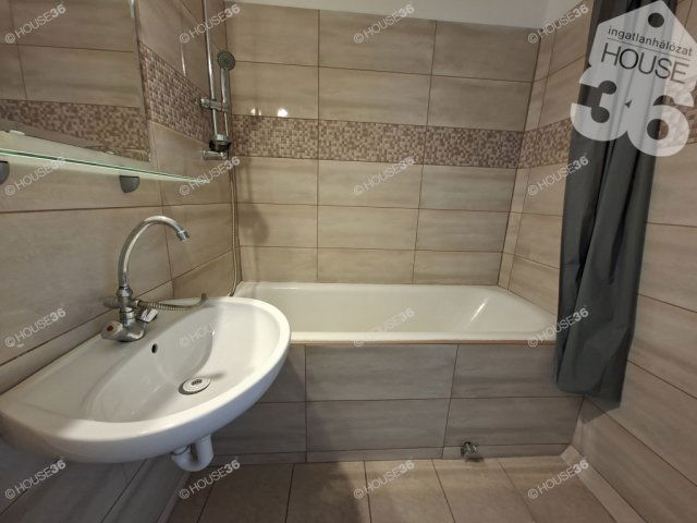 Eladó panellakás, Kiskunfélegyházán 25 M Ft, 1 szobás