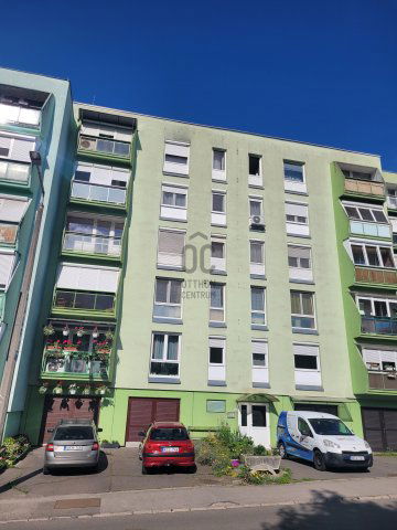 Eladó panellakás, Komlón 20.98 M Ft, 3 szobás