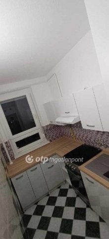 Eladó panellakás, Budapesten, III. kerületben 64.99 M Ft