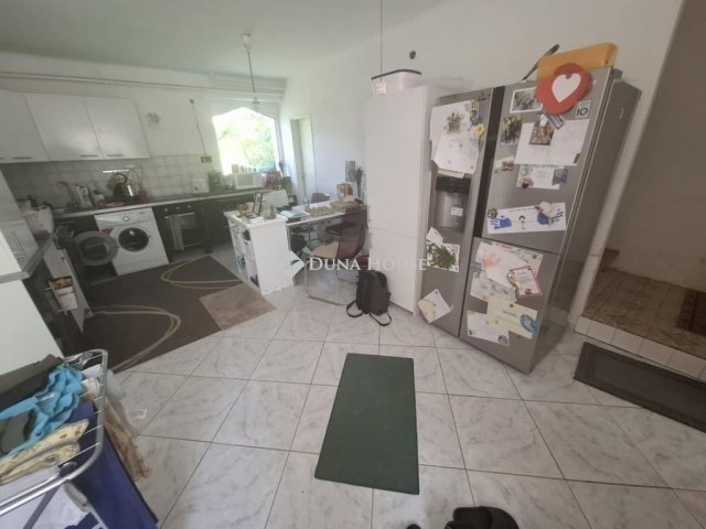 Eladó családi ház, Úrin 74.9 M Ft, 6 szobás