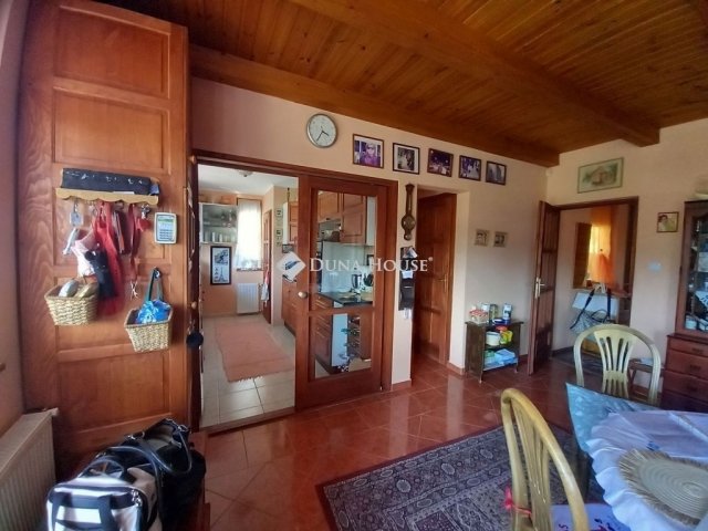Eladó családi ház, Pócsmegyeren 80 M Ft, 4 szobás